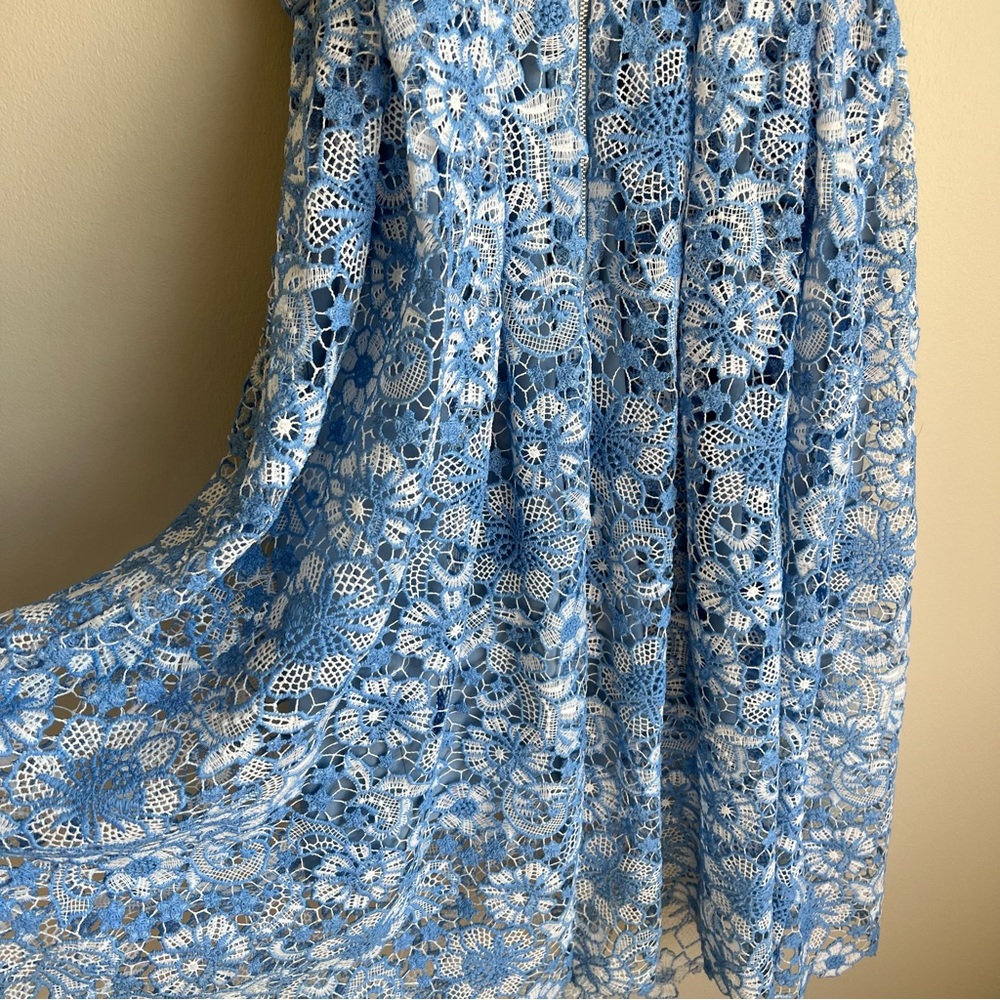 Donna Morgan Chemical Lace Two Tone Dress in Blue, Size 4 - Picture 8 of 10